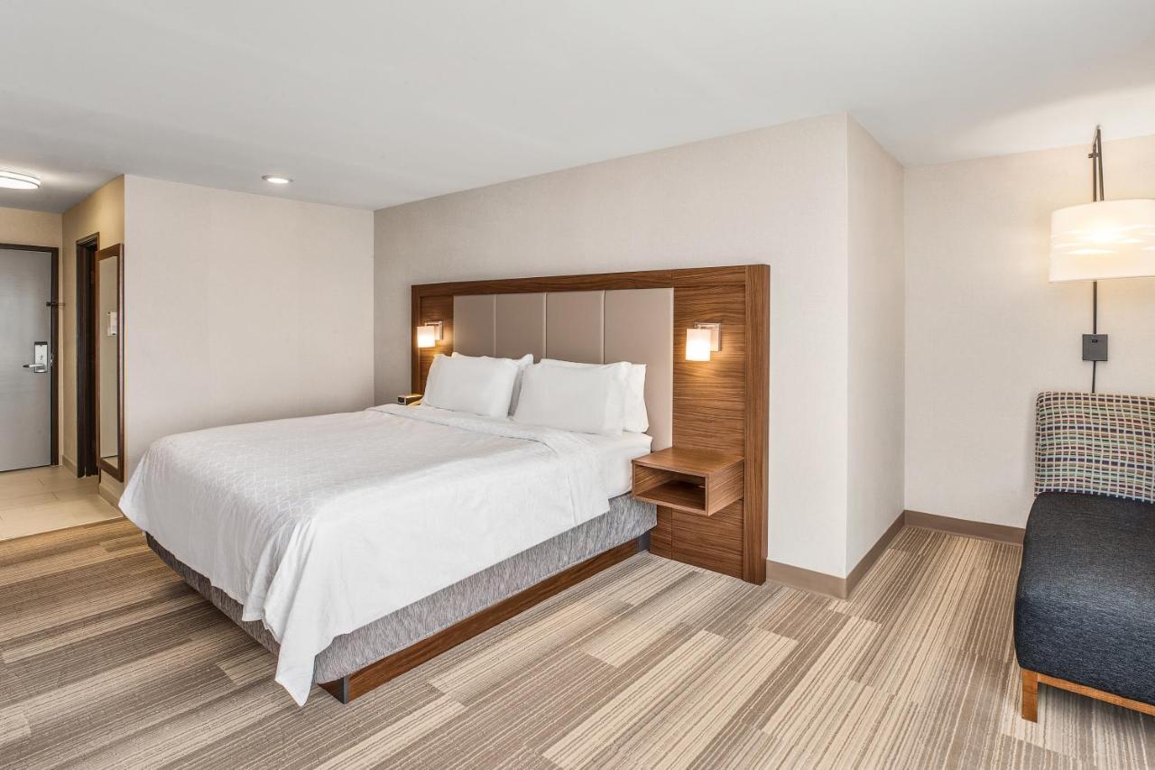 Holiday Inn Express & Suites Tacoma By Ihg Exterior photo