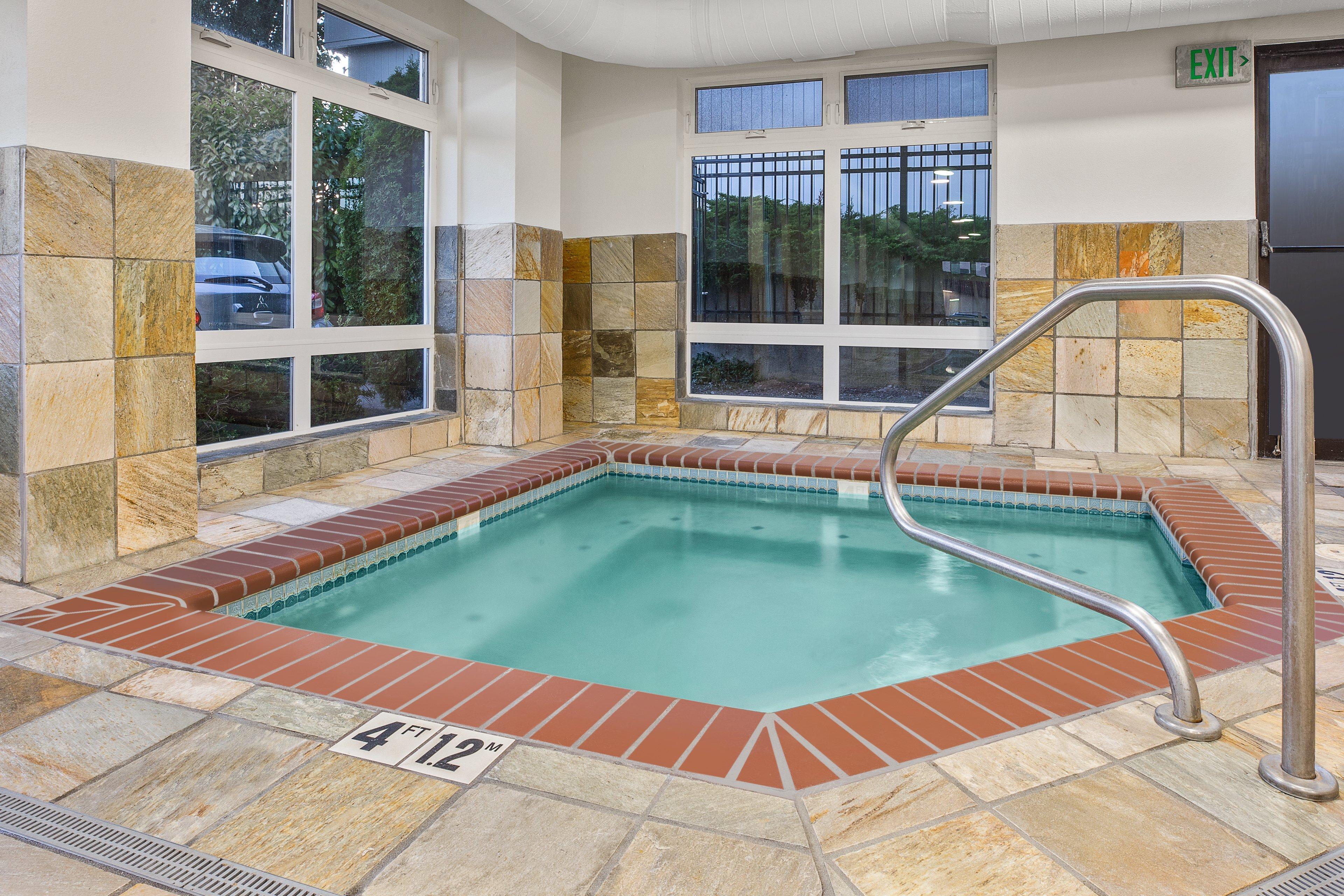 Holiday Inn Express & Suites Tacoma By Ihg Exterior photo