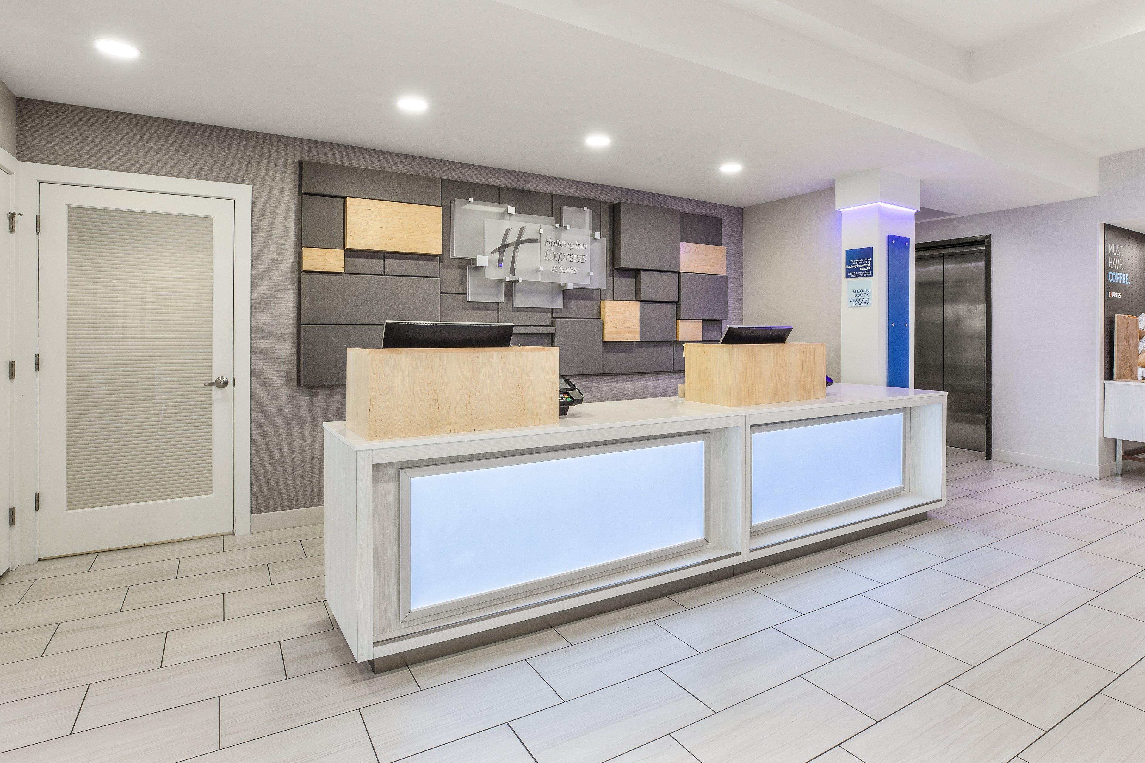Holiday Inn Express & Suites Tacoma By Ihg Exterior photo