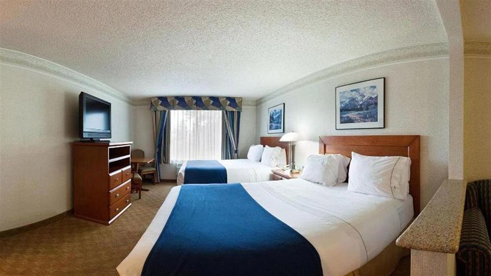 Holiday Inn Express & Suites Tacoma By Ihg Exterior photo